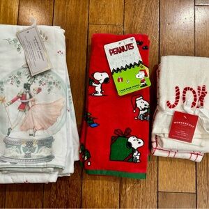 NWT Christmas Hand Towels